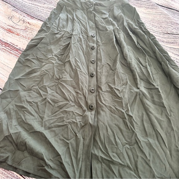 VETTA The Two Piece Midi Dress in Green - Picture 4 of 11